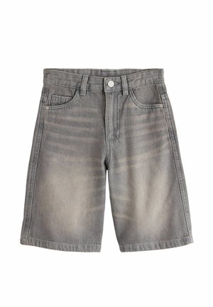 Grå slidte denimshorts med forlommer, bæltestropper og en knaplukning, vist mod en hvid baggrund.