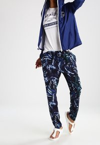 TWINTIP Kevyt takki - dark blue