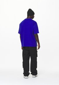 Pegador MANOR OVERSIZED TEE - Tricou cu imprimeu - washed endless blue