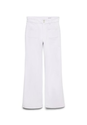 Pantalon large à taille haute blanc avec deux poches plaquées à l'avant, fermeture double bouton, et passants pour ceinture sur un fond uni.