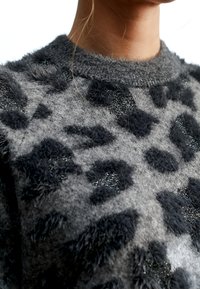 LOLA CASADEMUNT Stickad tröja - grey