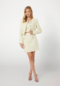 Guess CROP - Blejzr - gelb