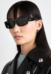 Unausgewählt, black
