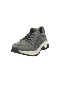 Sportschuh aus grauem Wildleder mit Mesh-Elementen, gepolstertem Zungenbereich und schwarzem Schnürsystem. Cremefarbige Außensohle und texturierte Zehenkappe für besseren Halt.