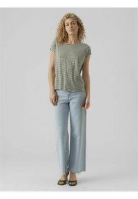 Vero Moda AVA - Camiseta estampada - laurel wreath