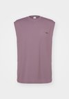 STRIDE SLEEVELESS MEN - Toppi - grey lavender