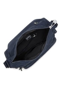 Borsa a tracolla piccola blu navy con scomparto principale con zip, clip per chiavi e interno nero etichettato Kipling Live Light.