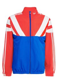 Röd, vit och blå vindjacka med hög krage, hel dragkedja och tre-stripes accenter på ärmarna; har design med union jack.