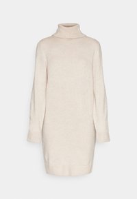 Vestito a collo alto in maglia di un morbido beige, con maniche lunghe e polsini a costine. La texture è liscia, con una vestibilità comoda e un design minimal.