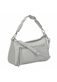 Bolso de hombro de cuero sintético gris con una correa trenzada y un bolsillo con cremallera lateral. Presenta una correa cruzada ajustable desmontable.