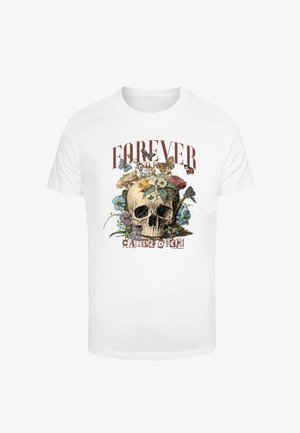 Witte katoenen t-shirt met een grafisch ontwerp van een schedel omringd door bloemen en vlinders, met de tekst "FOREVER" en "CARPE DIEM."