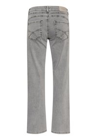 Jeans de denim gris con corte recto, que cuentan con dos bolsillos traseros y un patrón de detalles cosidos. Etiqueta clásica en la cinturilla.