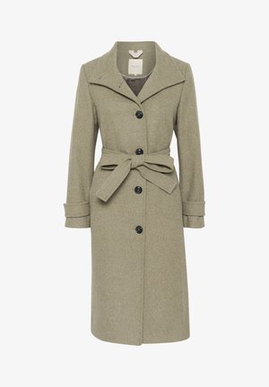 Olive roheline villane mantel, millel on kohandatud disain, lõhiku krae, vöökoht ja mustad nupud. Omab mansetiga varrukaid ja siledat tekstuuri.