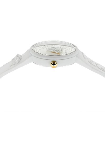Montre en caoutchouc blanche avec un cadran transparent, arborant un motif de lion et un accent en couronne dorée. Le bracelet présente des détails texturés élaborés.