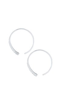 Boucles d'oreilles en argent en forme circulaire, avec une texture lisse et de petites pierres décoratives le long d'un bord. Marquées 925.