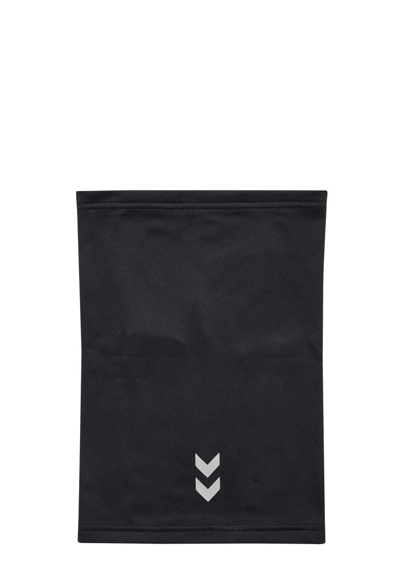 Sort halsvarmer lavet af tekstureret stof. Har et subtilt gråt chevron-logo i bunden. Enkel rørform, velegnet til udendørsbrug.