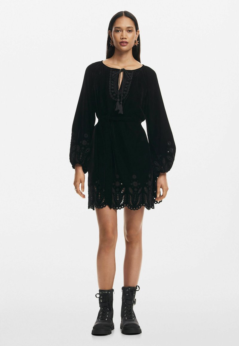 Robe Noire Desigual Taille XL - Occasion Très Bon état, Style évasé Genou