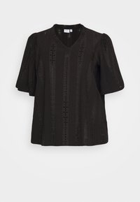 Haut noir à manches courtes avec un col en V, présentant des rayures verticales et des détails en œillets pour la texture. Tissu léger avec une coupe décontractée.