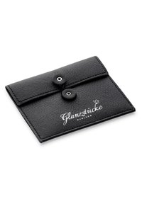 Čierna kožená peňaženka s textúrovaným povrchom, vybavená dvojitými západkami na cvok a bielym textom "Glanzstücke München" na prednej strane.