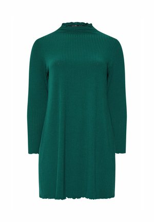 Grünes, geripptes Langarmkleid mit hohem Kragen und gewelltem Saum. Hergestellt aus einem dehnbaren Stoff, verfügt es über vertikale Streifen für zusätzliche Textur.