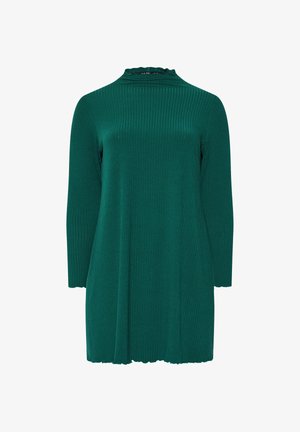 Zielona, żebrowana sukienka z długim rękawem, wysoka szyja i falbaniasty dół. Wykonana z elastycznego materiału, posiada pionowe paski dla uzyskania faktury.