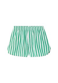 Shorts à taille élastique rayés verticalement vert et blanc, coupe ample et ourlets latéraux incurvés sur fond blanc.