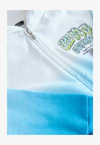 Valimata, blue white