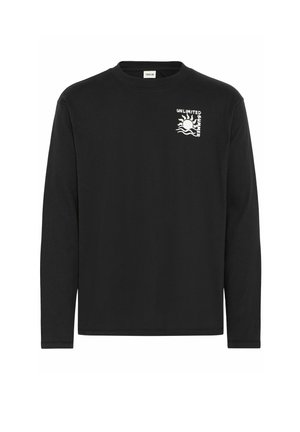 Schwarzes Langarm-T-Shirt aus Baumwolle. Besitzt ein weißes Grafikdesign auf der Brust mit dem Text "UNLIMITED SUMMER" und wellenförmigen Mustern.