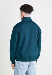 Carhartt WIP CHASE - Sportska majica - duck blue/gold