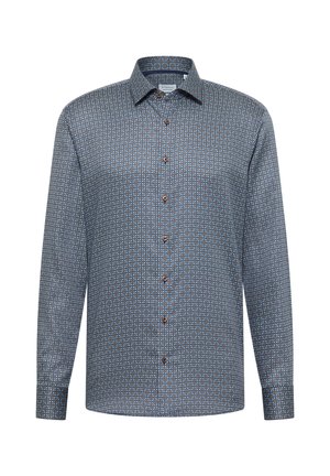 Heren overhemd met lange mouwen, knoopsluiting, en een blauw en bruin geometrisch patroon met een klassieke kraag op een witte achtergrond.