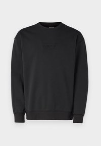 Černá mikina s dlouhými rukávy a kulatým výstřihem, s žebrovanými manžetami a lemem, která má nenápadné embosované logo Levi’s na hrudi.