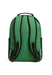 Sac à dos vert au design rembourré, avec des sangles et des accents noirs. Texture lisse avec un motif géométrique au dos.