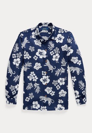 Tamsiai mėlyna ilgomis rankovėmis sagomis užsegama marškiniai su baltais tropiniais žiedais, lapais ir leopardo raštais, priekyje kišenė ir rudi mygtukai.