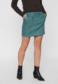 Vero Moda VMDONNADINA SHORT - Minifalda - north atlantic