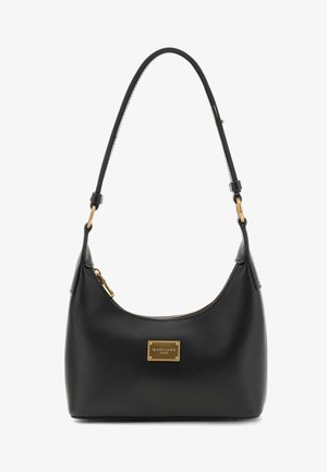 Schwarze Leder-Umhängetasche mit goldfarbenem Reißverschluss und rechteckiger goldener Plakette mit der Aufschrift "MARCIANO GUESS" auf der Vorderseite.