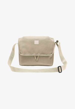 Borsa a tracolla beige realizzata in tessuto resistente, con chiusura a pattina, tracolla regolabile e una piccola tasca frontale con etichetta logo.