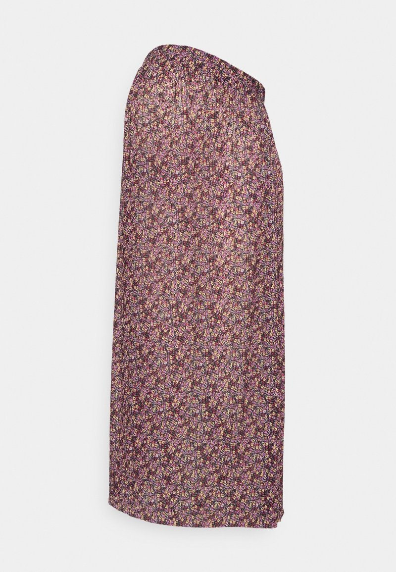 Jupe midi plissée violette avec un petit motif floral partout en rose, jaune et blanc, avec une ceinture élastique.