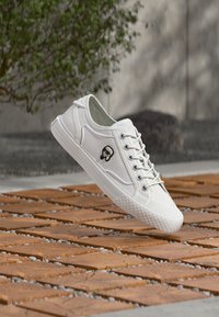 Επιλέχθηκε, white