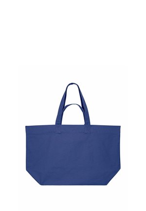 Grande borsa a mano blu navy con due coppie di manici, realizzata in tessuto, su sfondo bianco.