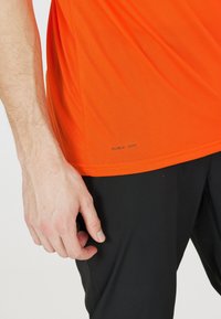 Endurance S/S PERFORMANCE - Sport T-shirt - scarlet ibis