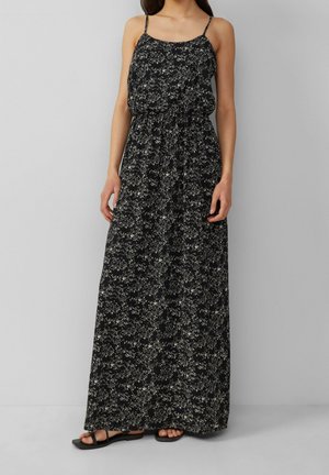 Maxi-jurk van zwarte stof met een wit bloemenpatroon, voorzien van dunne verstelbare spaghettibandjes en een elastische taille voor een relaxte pasvorm.
