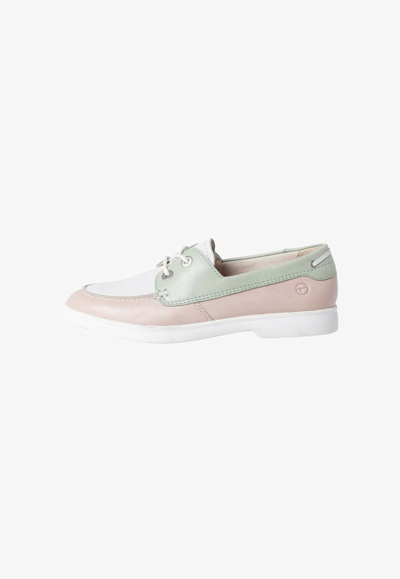 Chaussure bateau basse avec semelle blanche et empeigne en cuir blanche, vert pastel et rose clair, avec œillets pour lacets et détail de logo sur le côté.