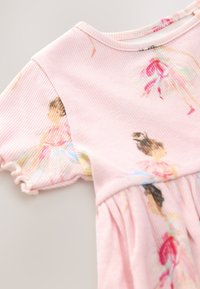 Next REGULAR FIT-SHORT SLEEVE - Päevakleit - pink