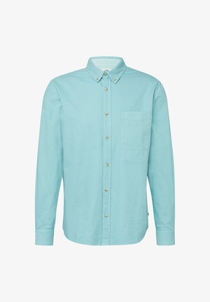 Chemise bleu clair à manches longues avec col boutonné et poche poitrine, présentée sur un fond blanc.