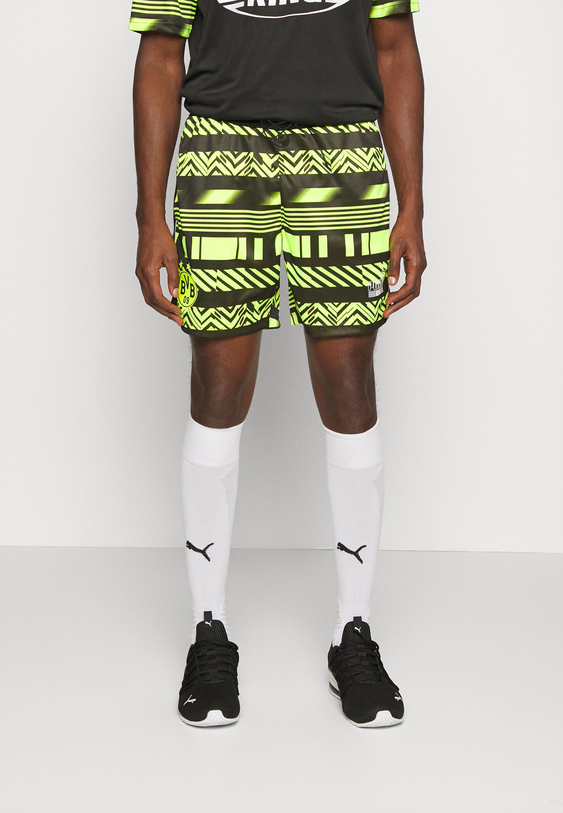Puma BVB BORUSSIA DORTMUND SHORTS - Pantalón corto de deporte -  black/safety yellow/negro - Zalando.es