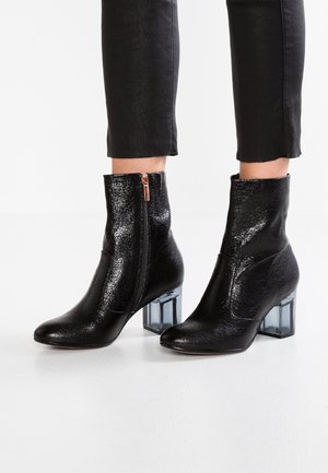 Marcel Ostertag x Tamaris Bottines - black