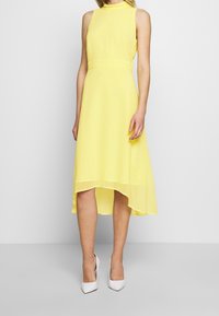 Esprit Collection Vapaa-ajan mekko - light yellow