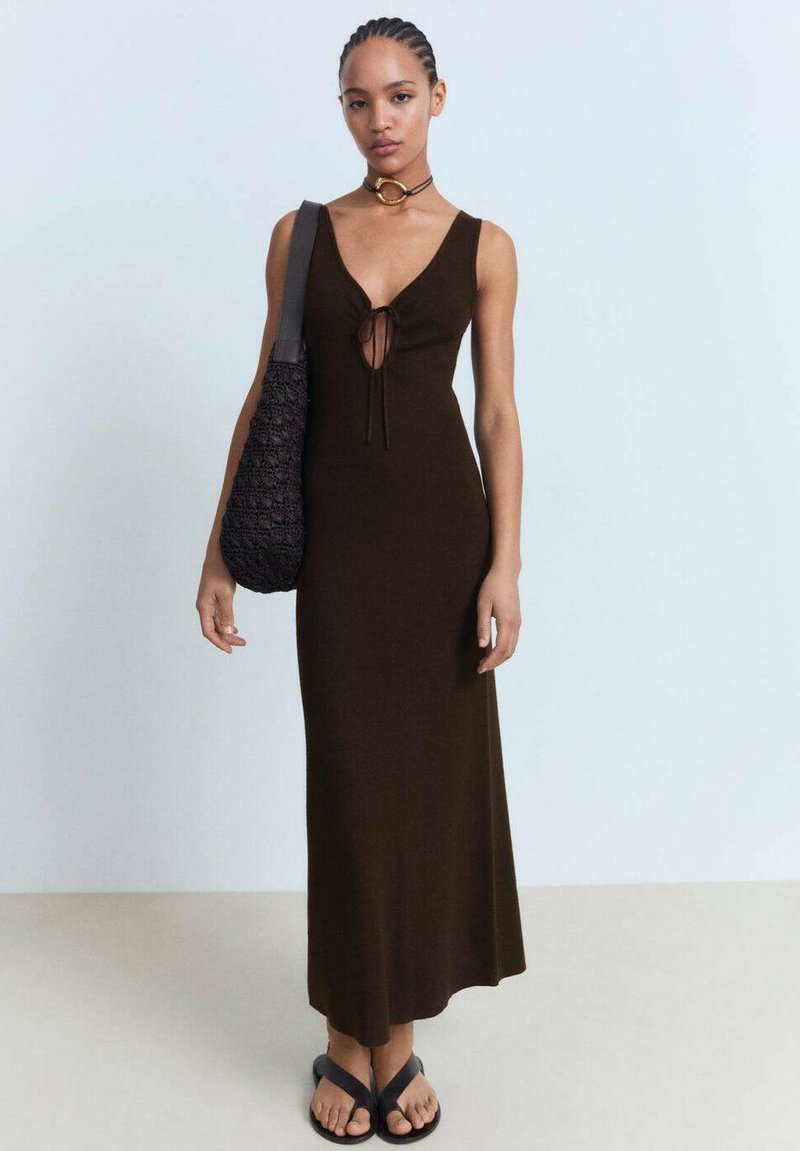 Mango - WITH BOW NECKLINE - Dolga obleka - chocolate, Povečajte