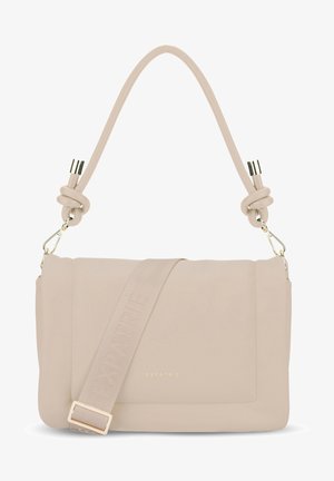Beżowa skórzana torba na ramię z węzłowym uchwytem, regulowanym paskiem, magnetycznym zapięciem i wytłoczonym logo marki z przodu.