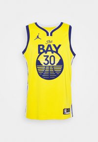 Maillot de basket-ball jaune avec des accents bleus. Présente "The BAY" et "30" imprimés à l'avant, ainsi qu'un graphique de basketball et un logo.